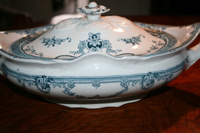 Antigue Porcelain Tureen