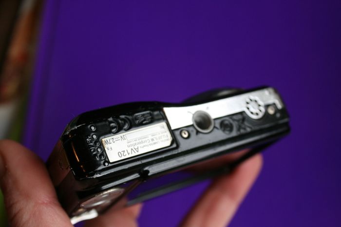 Fujifilm Finepix AV120 Compact Digital Camera 12 MP many scratches but Tested & Working