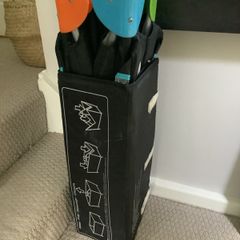 Foldable travel cot with mattress