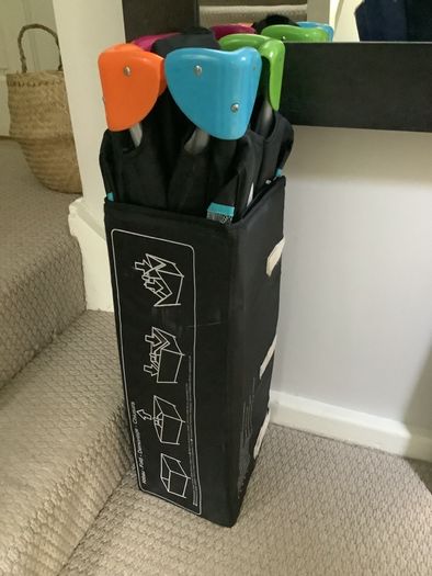 Foldable travel cot with mattress