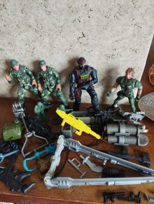 Lot of toy soldiers and weapons.