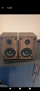 Pair of passive bookshelf speakers walnut finish