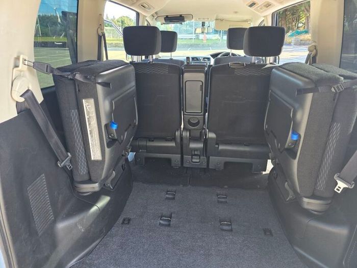 2013 Nissan Serena
