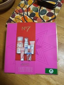 No7 Skincare Essentials Set / 5 Pieces / NEW