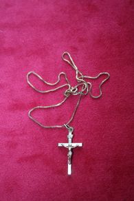 9ct Yellow Gold 375 Pendant Cross on a 9ct Yellow Gold 375 Chain Necklaces 3,5g
