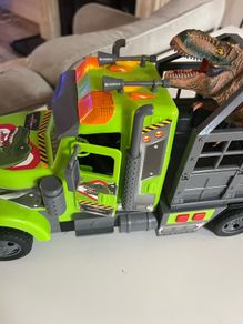 Super Wheelz Lights & Sounds Dinosaur Hauler