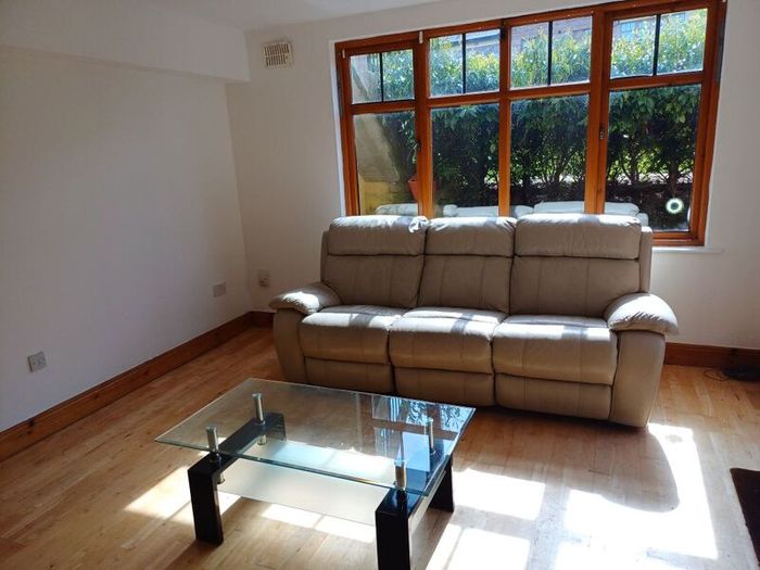 Leather Couch excellent condition