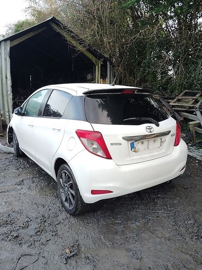Breaking Toyota Yaris 2013 petrol