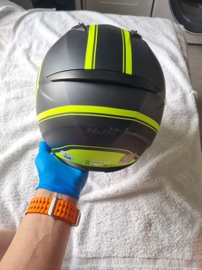 HJC C10 Motorbike Helmet. Used twice (20min all together). Like new. Few scraches like on pictures.