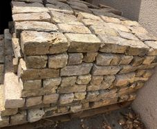Reclaimed yellow bricks (250-300)
