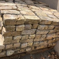 Reclaimed yellow bricks (250-300)