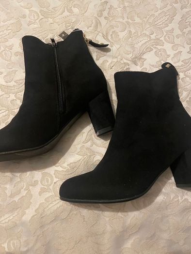 Black Ankle Boots- Size 40 - 7cm Heel - Side Zip