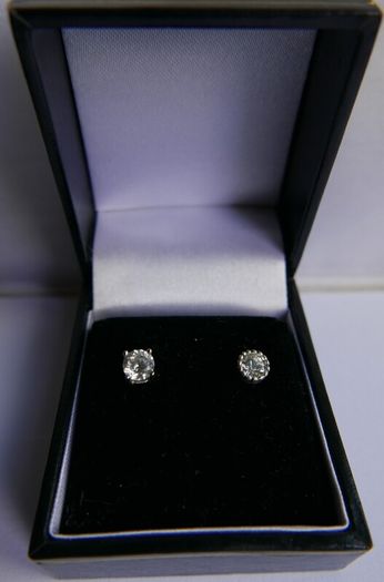 Vintage 925 Sterling Silver  cubic zirconia stunning earrings