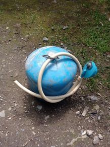 Camping gas cylinder and reg/hose