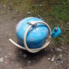 Camping gas cylinder and reg/hose