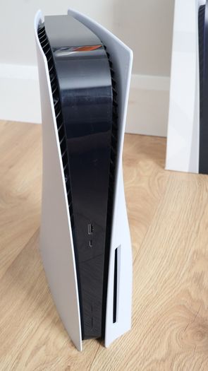 PlayStation 5 (PS5) Disc Edition - Bundle