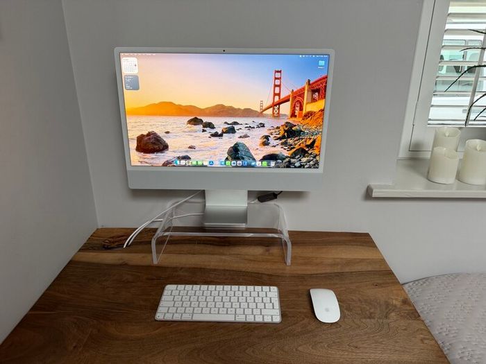 Apple iMac 24" M3 (2023), Silver, 8GB / 256GB, Touch ID Keyboard, Magic Mouse & Acrylic Stand