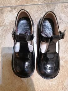 Girls Kickers black patent leather  T-bar shoes, size UK 13/ EU 32