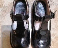 Girls Kickers black patent leather  T-bar shoes, size UK 13/ EU 32