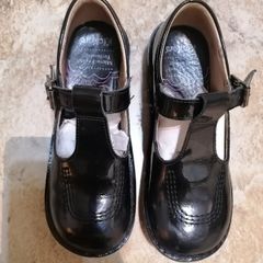 Girls Kickers black patent leather  T-bar shoes, size UK 13/ EU 32