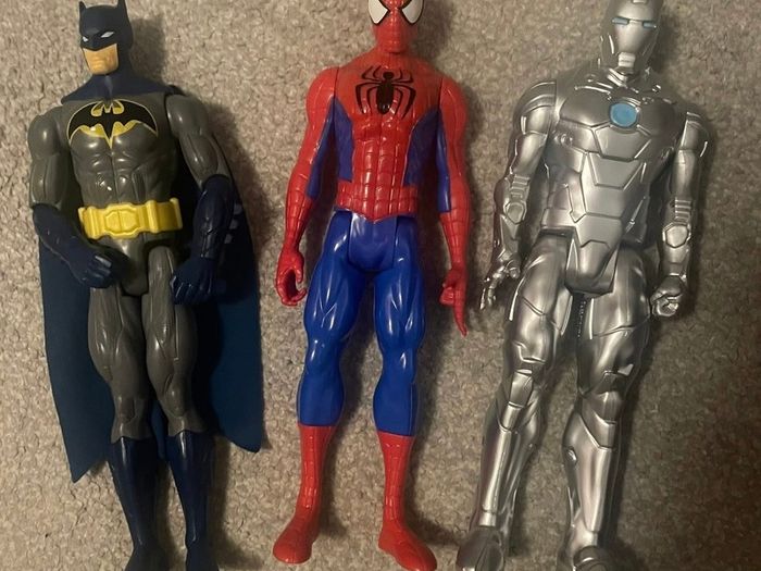 Action figures marvel & power rangers