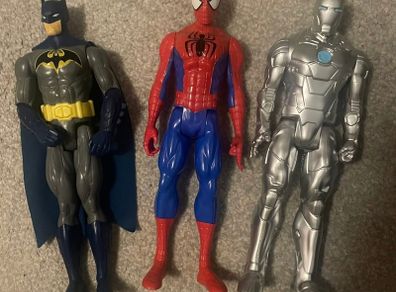 Action figures marvel & power rangers