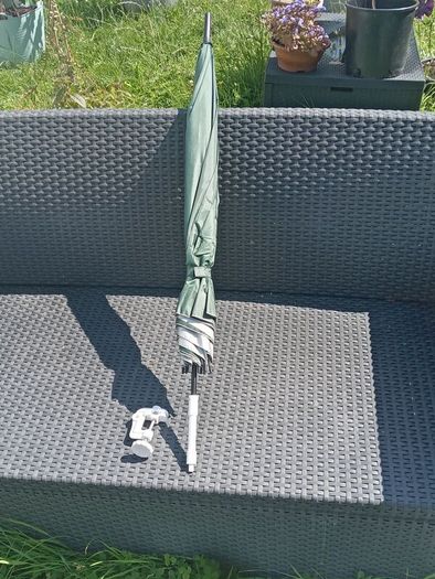 New Screw on Umbrella for Portio Tables