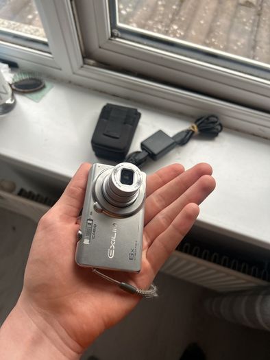 Casio exilim EX-zs20 digital camera