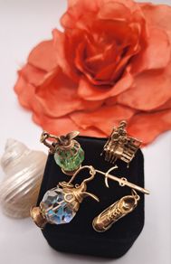 Selection of vintage  9ct yellow gold charms