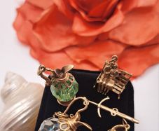 Selection of vintage  9ct yellow gold charms