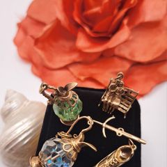 Selection of vintage  9ct yellow gold charms