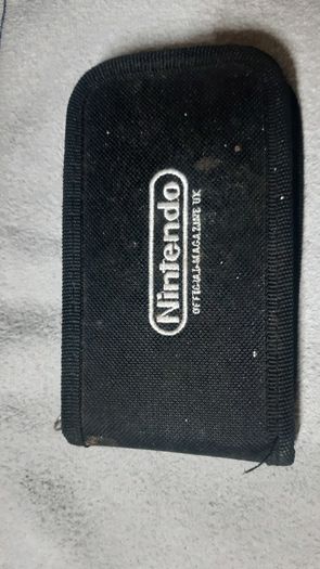 Nintendo Gameboy Advance Offical Magazine cartridge carry case - holds 6 carts