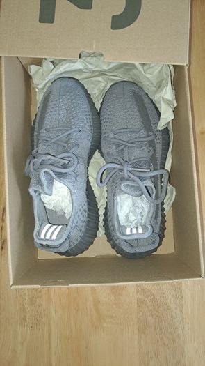 Yeezy  grey unworn size 5 kids
