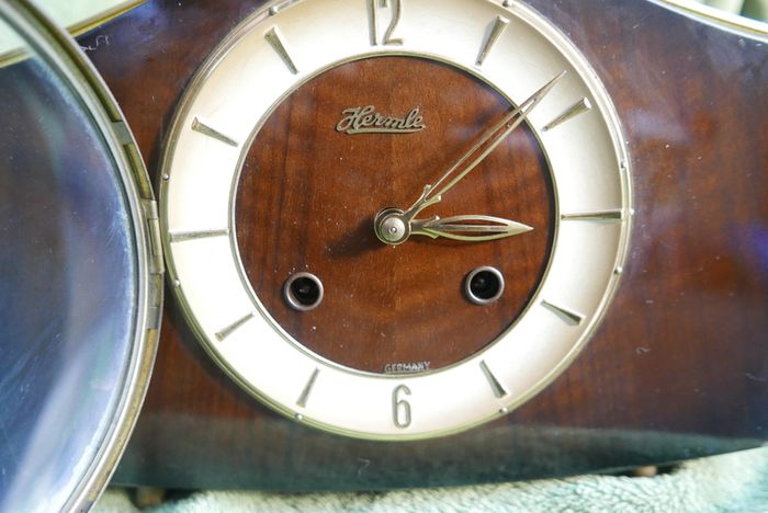 Rare Original Hermle 60s German Mid Century Teak Desk Mantel Chimny Clock By Hermle (the Clock Works Well And Keeps Time)