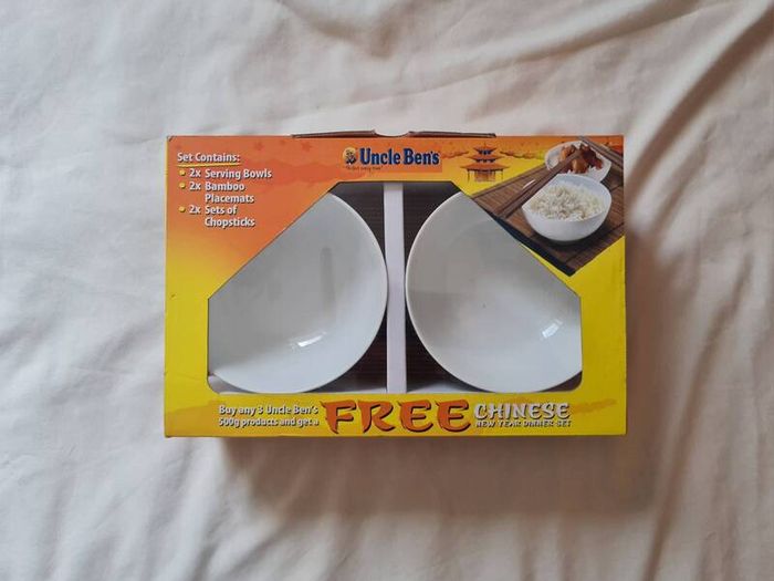 Uncle bens Chinese dinner set 2x bowls 2x bamboo Placemats  2x chopsticks brand new never been out of box