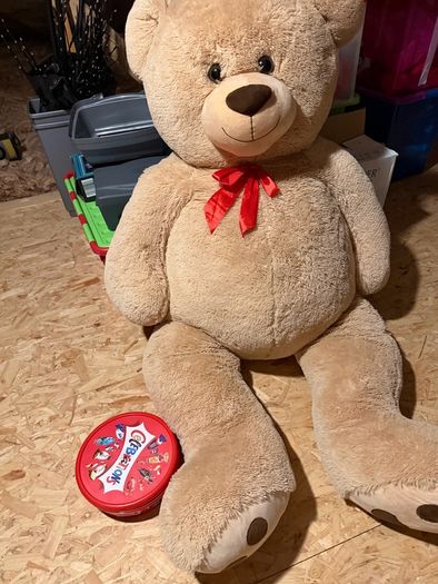 New Giant teddy bear E70 Smyths need gone 3 days old