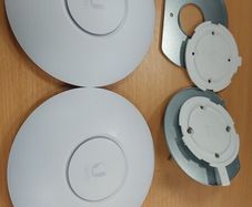 2x Unifi 6 lite Ubiquiti APs