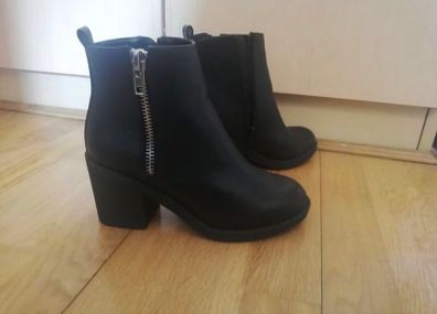 Womens ankle boots size 4