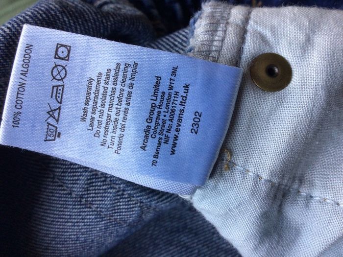 Ladies blue denim plus size jeans size 28L Includes Postage