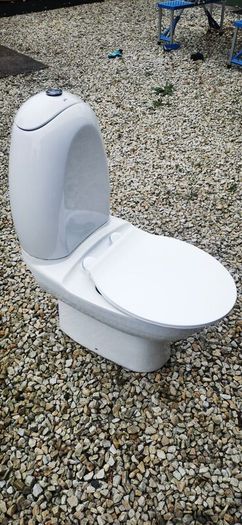 Free Toilet