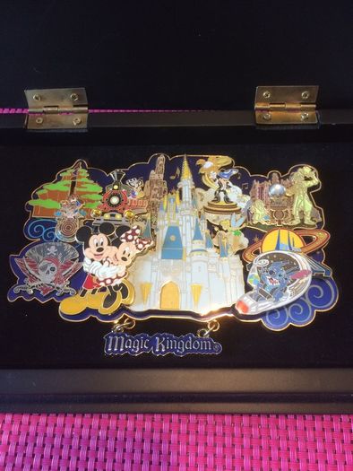 Rare Disney  Magic Kingdom Super Jumbo Pin Limited Edition Of 1000