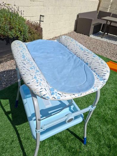 chicco baby bath and changing table