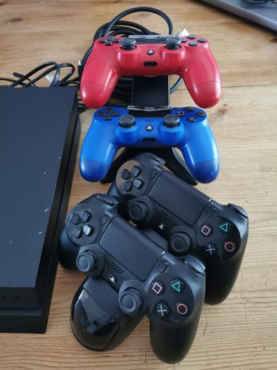 PS 4 & 4 controllers