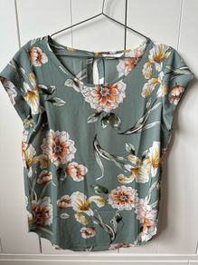 Only women ladies top, t-shirt, like new, immaculate condition, barely used.