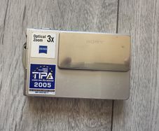 Sony digital camera DSC-T7