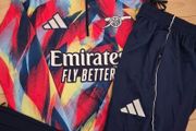 arsenal tracksuit kids age 9-10 two pieces