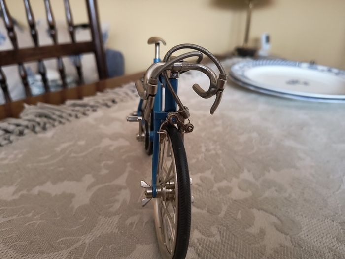 Die Cast Metal Bicycle. Scale 1:10.