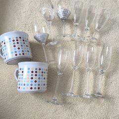 10 glasses and two cups