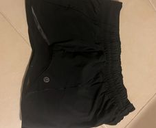 Ladies lululemon Hotty hot shorts