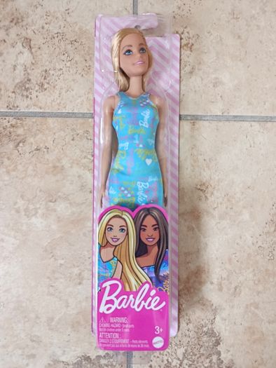 4x Barbie Doll + 2x Accessories Lot Bundle Set Fashion Dolls Mattel Fashionastas